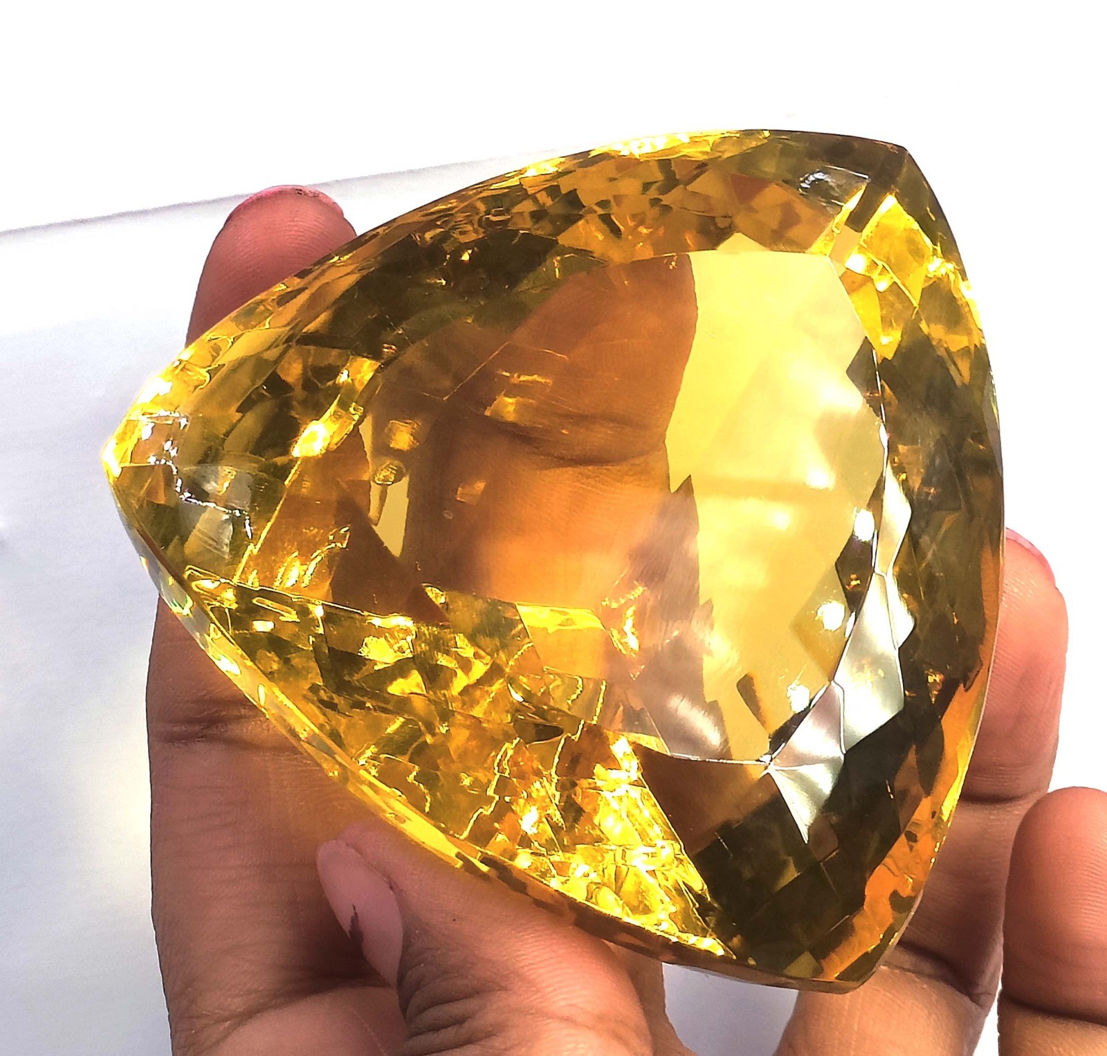 High Quality 1000 Ct Natural Yellow Sapphire Trillion Shape IGL Gemstone 6AHJ