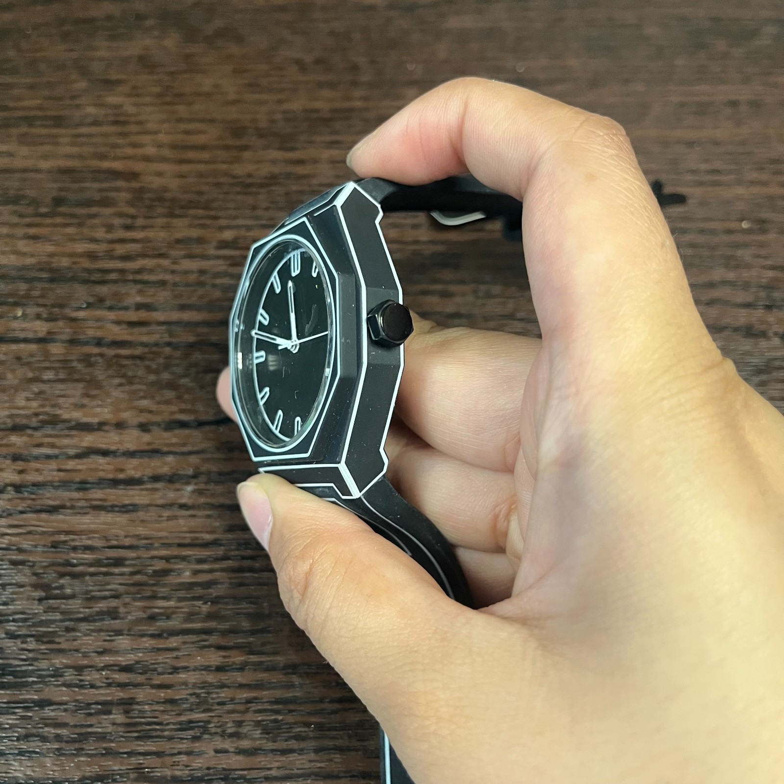 GIORGIO MARTINO Unisex Black Outline Watch Unique Octagonal Case Silicone Strap