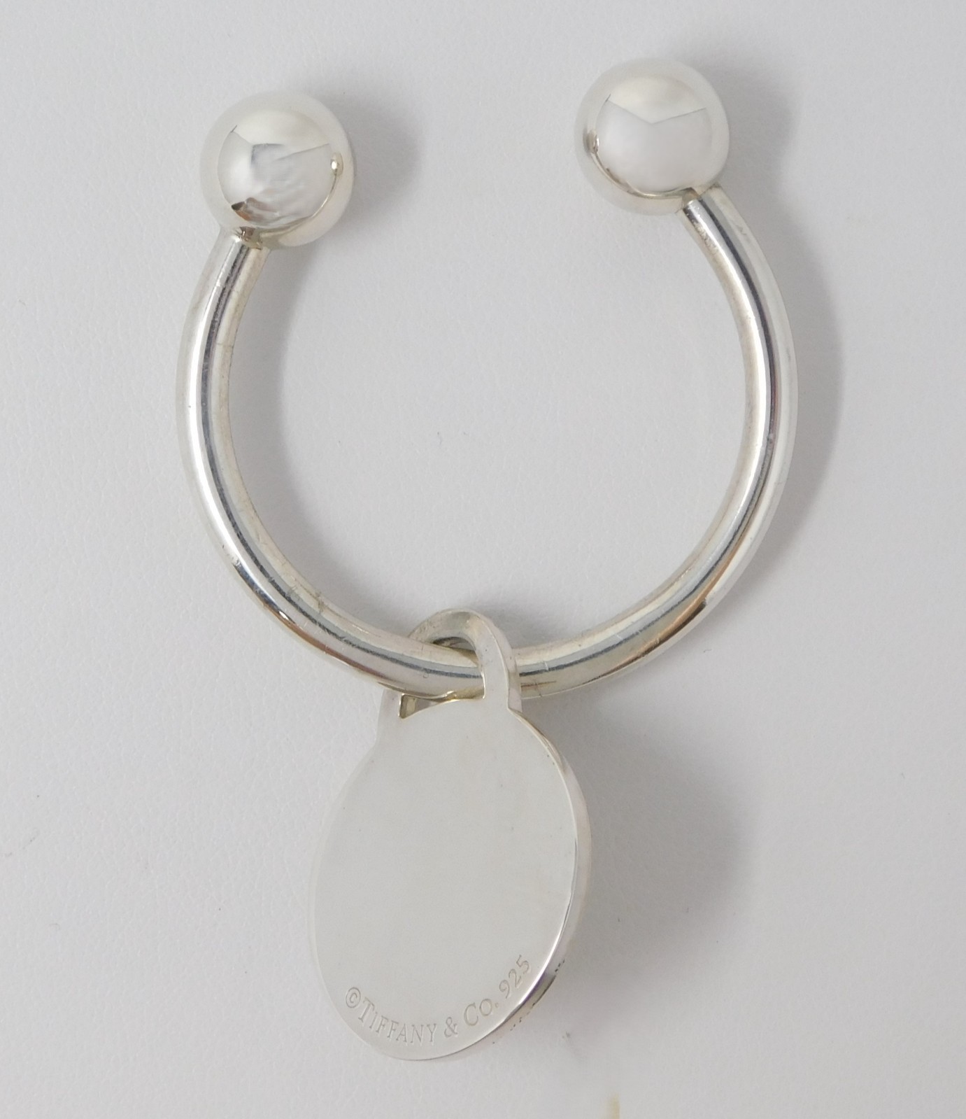 2001 Large TIFFANY & Co. Sterling Round Tag Charm Horseshoe Key Chain Ring B9445