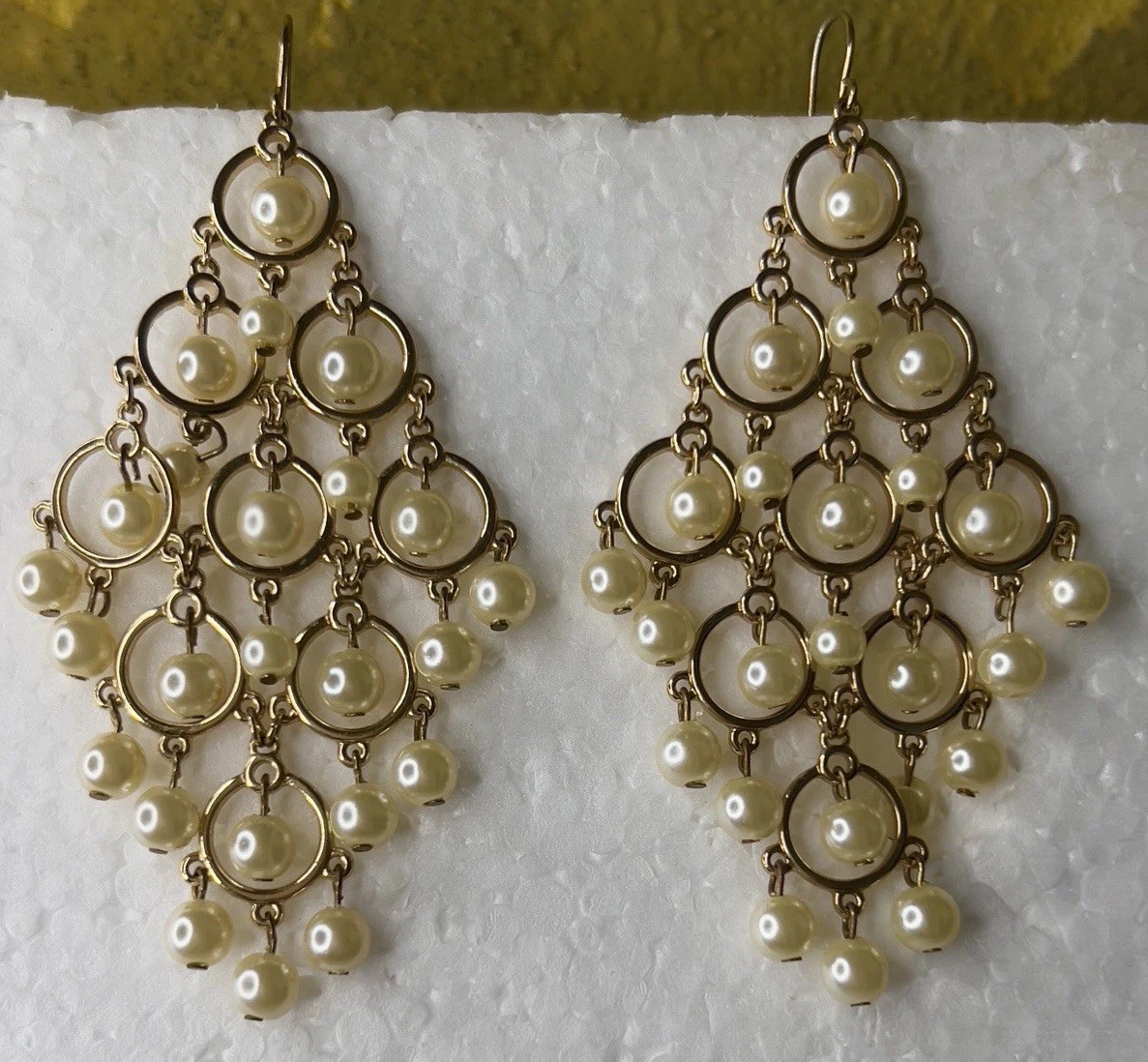Elo7 Gold Tone Simulated Pearls Dangling Chandelier Earrings 3.5”