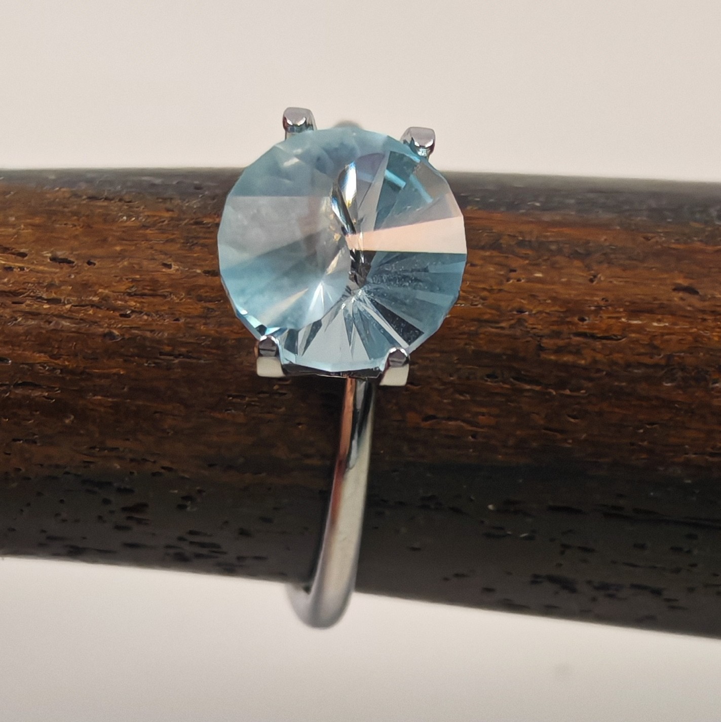 3.94 ct Sky Blue Topaz – Yin–Yang Precision Cut – Natural Gemstone – Loose
