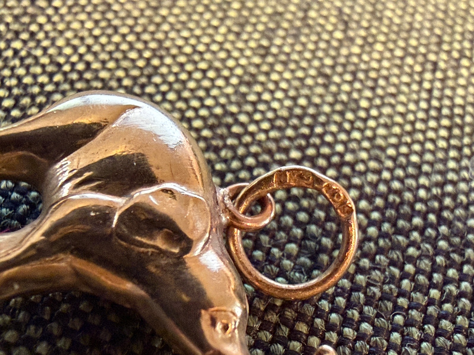 Vintage 3/4″ Solid 10kt Gold Elephant Pendant NOS NOI 0.5g