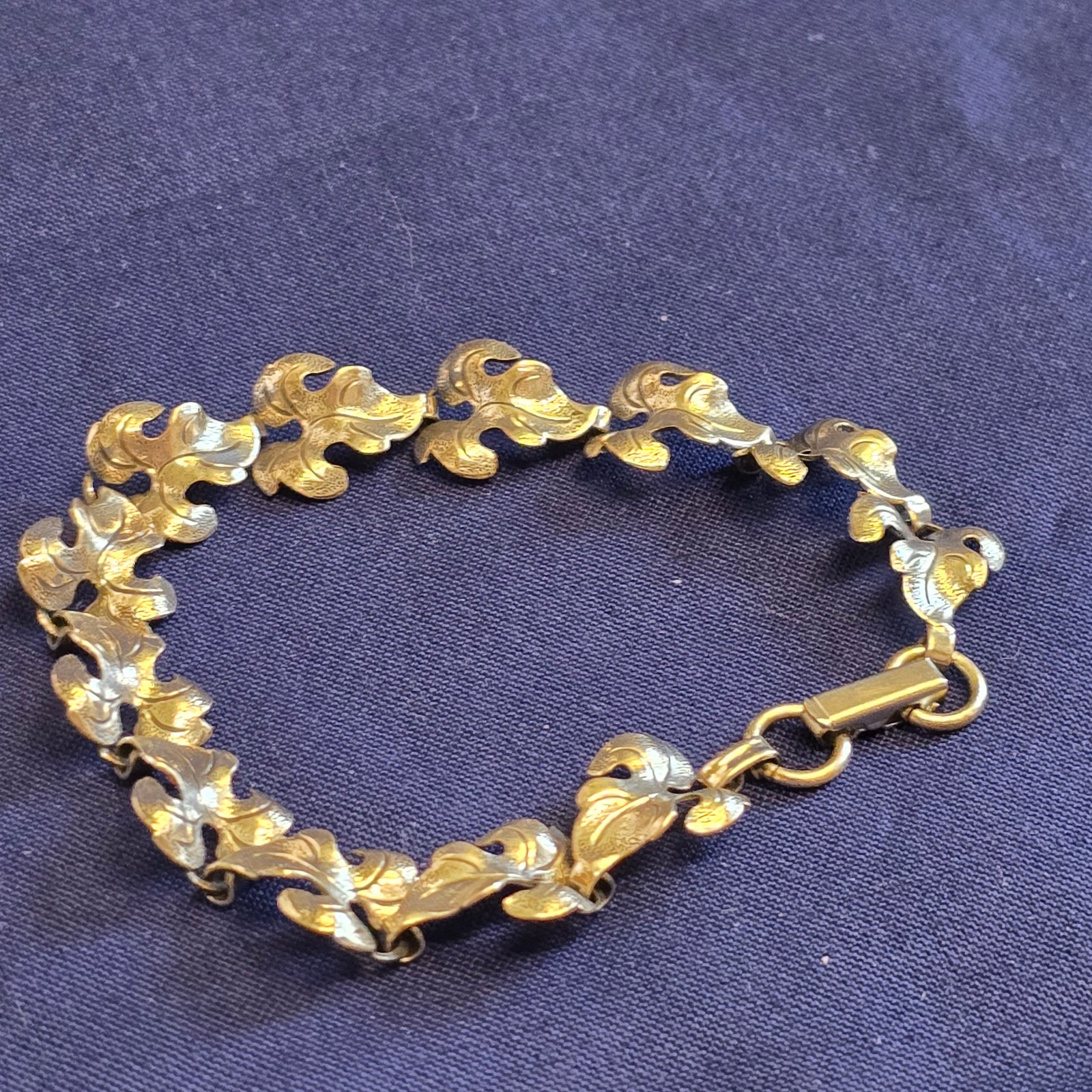 Vtg Sterling Silver Leaf Bracelet 7.32g Fine Jewelry 7.25″ Floral Fold Over