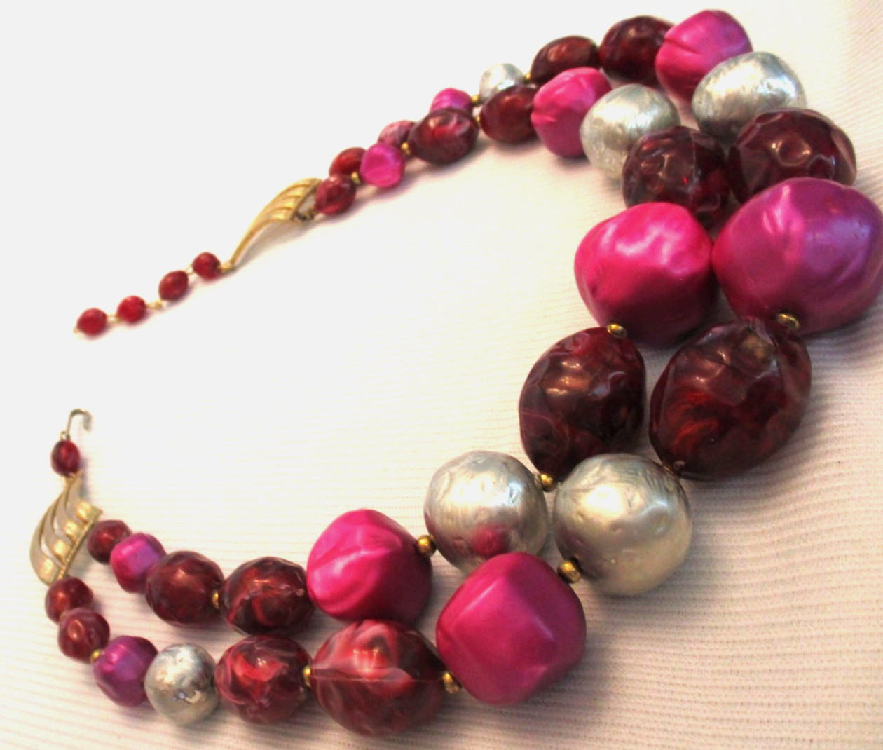 VTG Beautiful Multicolored 2 Strand Beaded Necklace 16 1/2″ Long