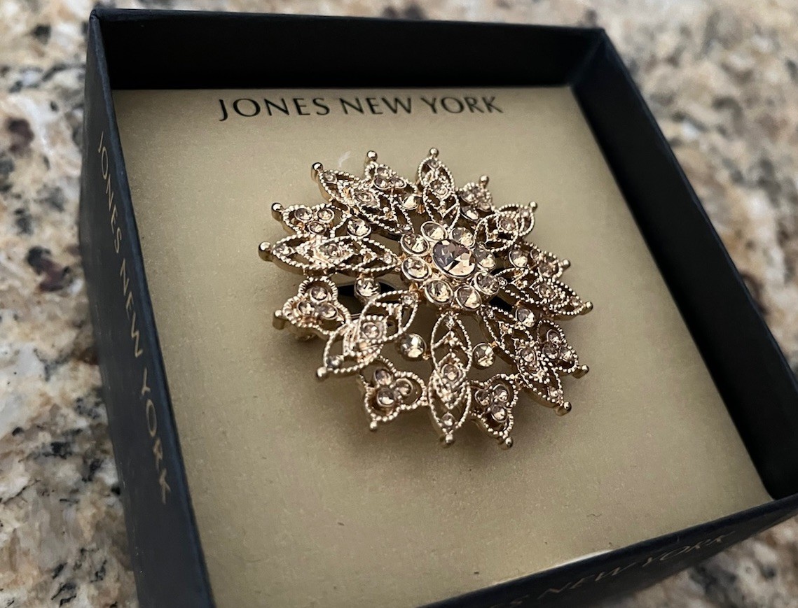 jones New York Gold Glass Crystal Champagne Flower Floral 2” Brooch Pin New NIB