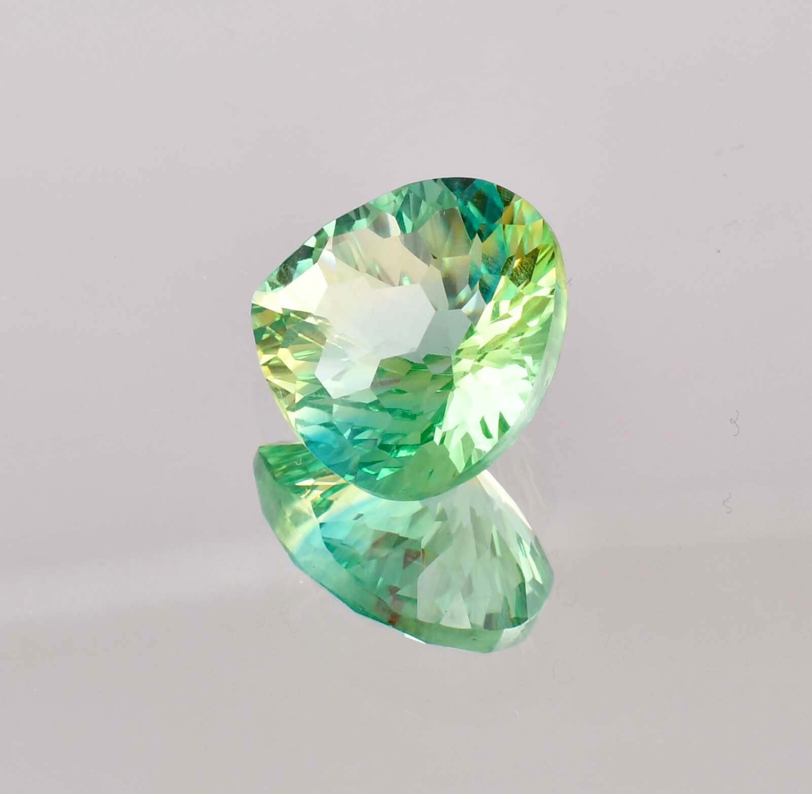 FLAWLESS 14.85 Ct Natural Ceylon Bi-Color Sapphire Heart Cut GIT Certified GEM