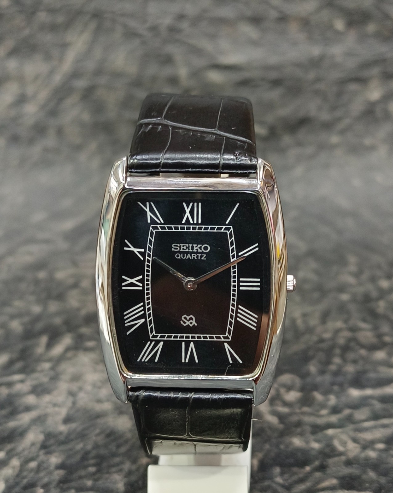 Seiko Quartz Tank Style Slim Watch Two Hands Classic Roman Dial Dress Wristwatch