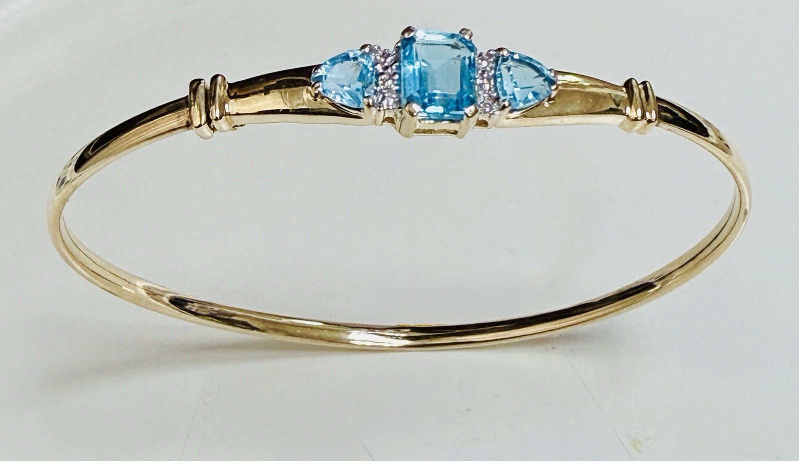 10K Solid Yellow Gold Bracelet With Blue Gem & Diamonds ~ 7 inches ~ 6 Grams.