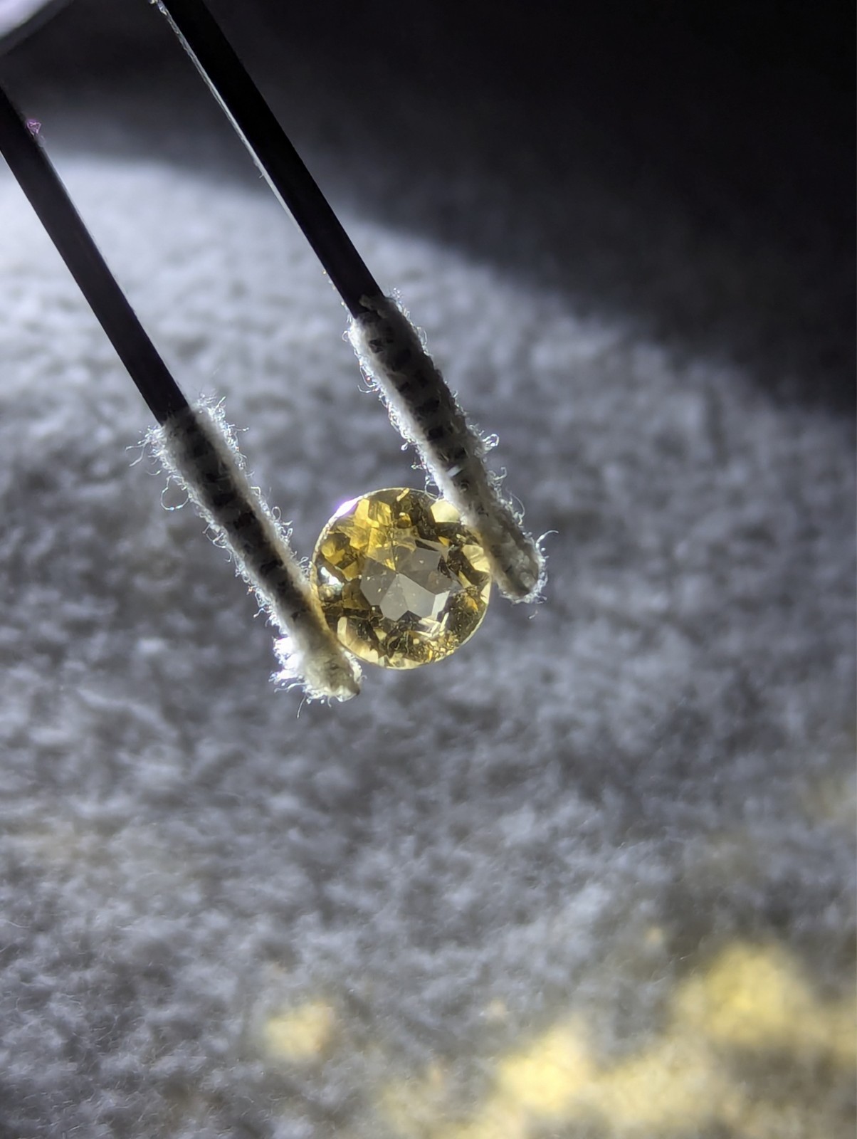 Citrine Yellow Faceted Gemstone 1.5 carat (0.30g) 7.9 Diameter x 4.7 mm