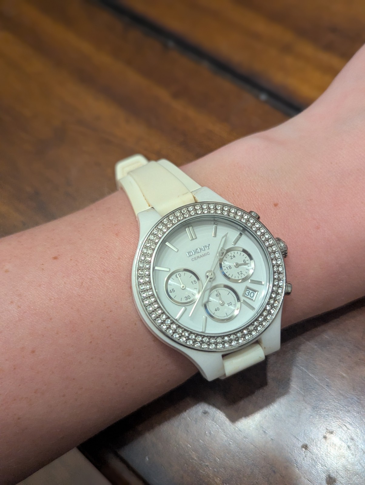 DKNY NY8185 Women’s Chronograph Ceramic Watch White/Silver Crystals NEW BATTERY