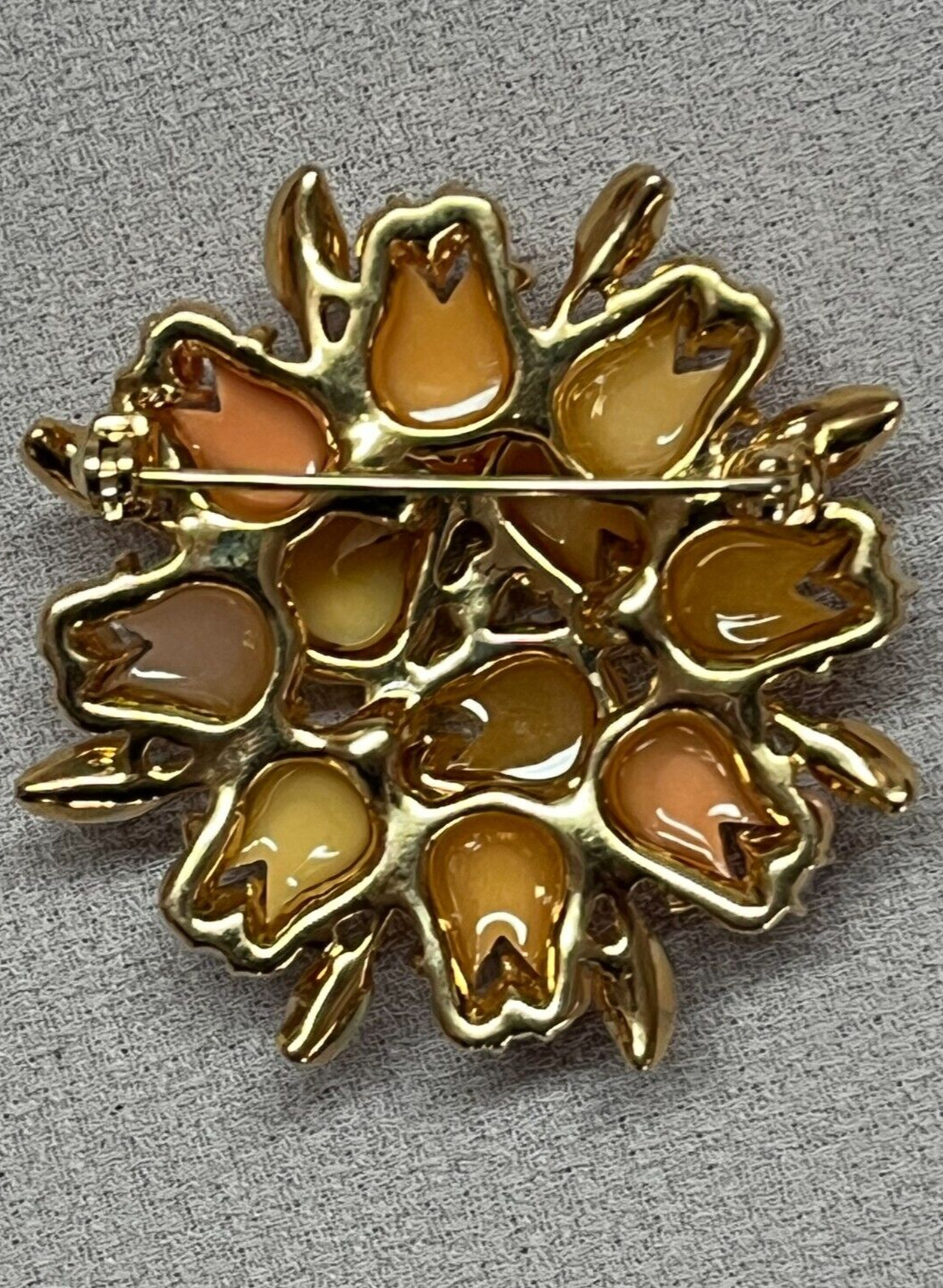 Vintage Resin and White Rhinestone on Gold Tone Flower Brooch Pin
