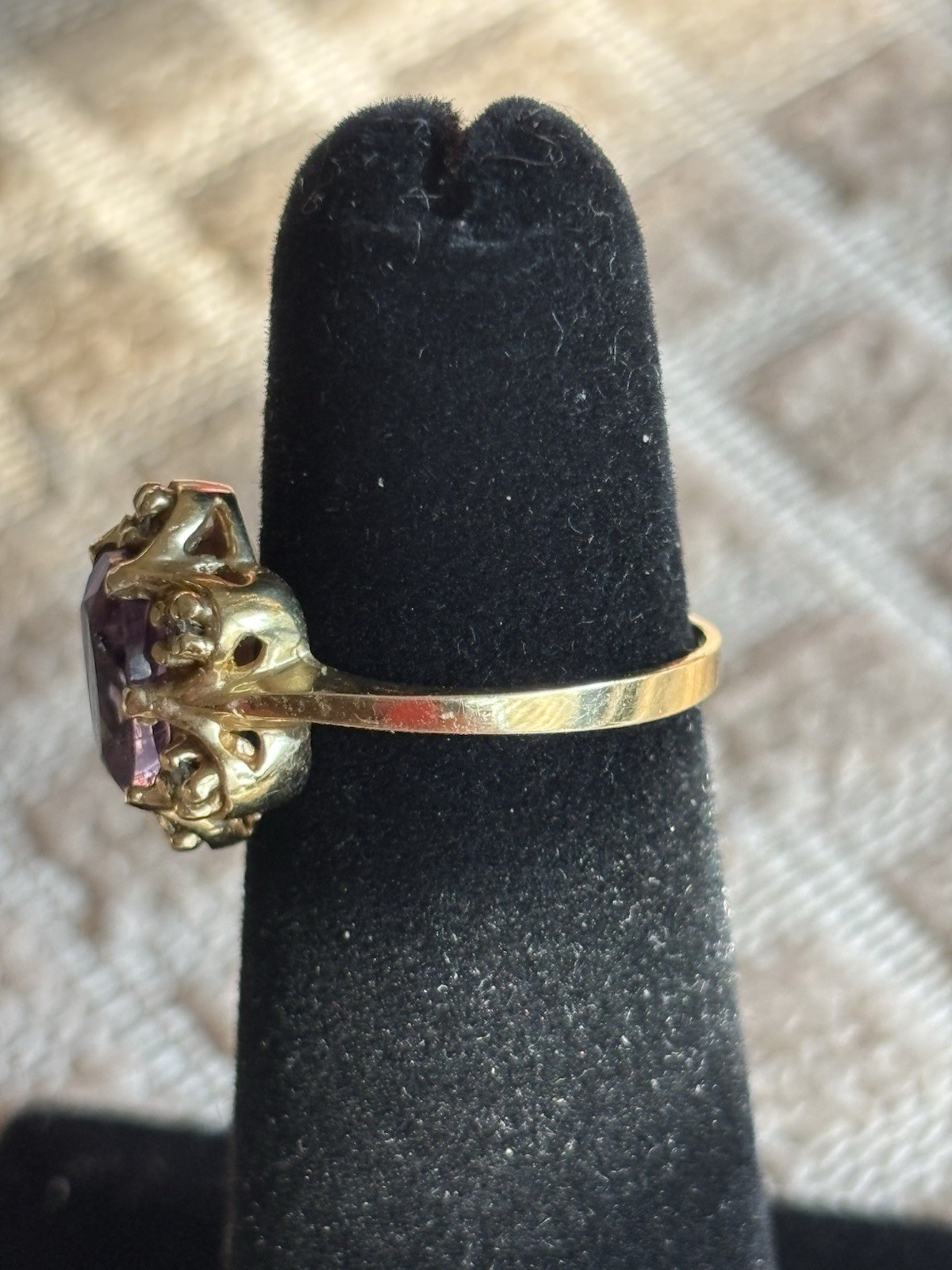 Amethyst Gemstone Gold Ring Diamonds 2.91 Grams
