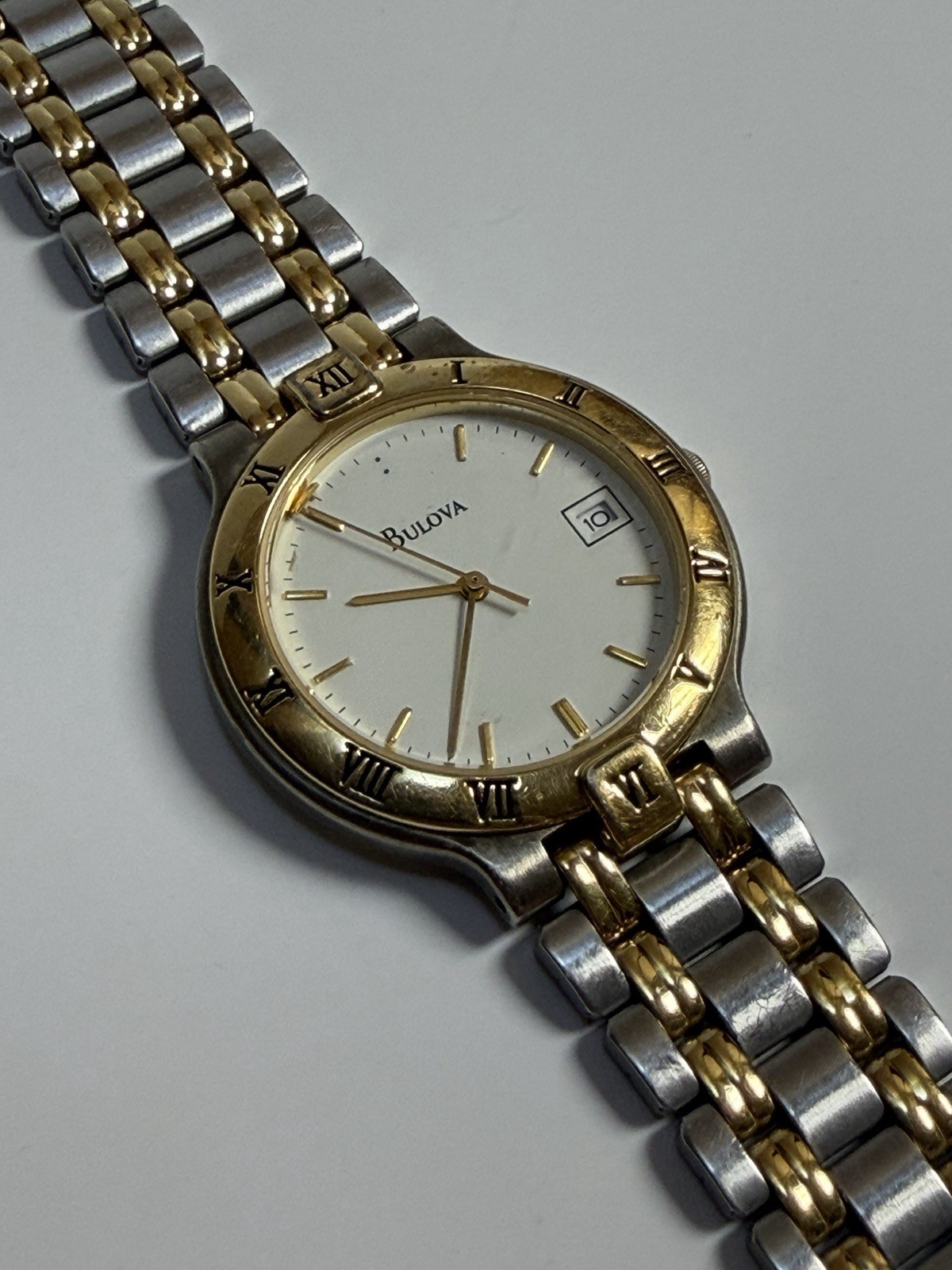 Vintage Original Bulova Two Tone Womens Ladies Date Quartz T8 Japan Wrist Watch