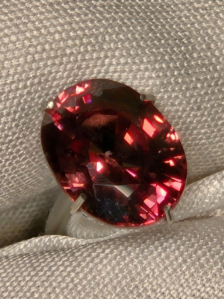 Natural Spessartite Garnet 4.10ct Oval Deep Red-Orange Untreated Loose Gem