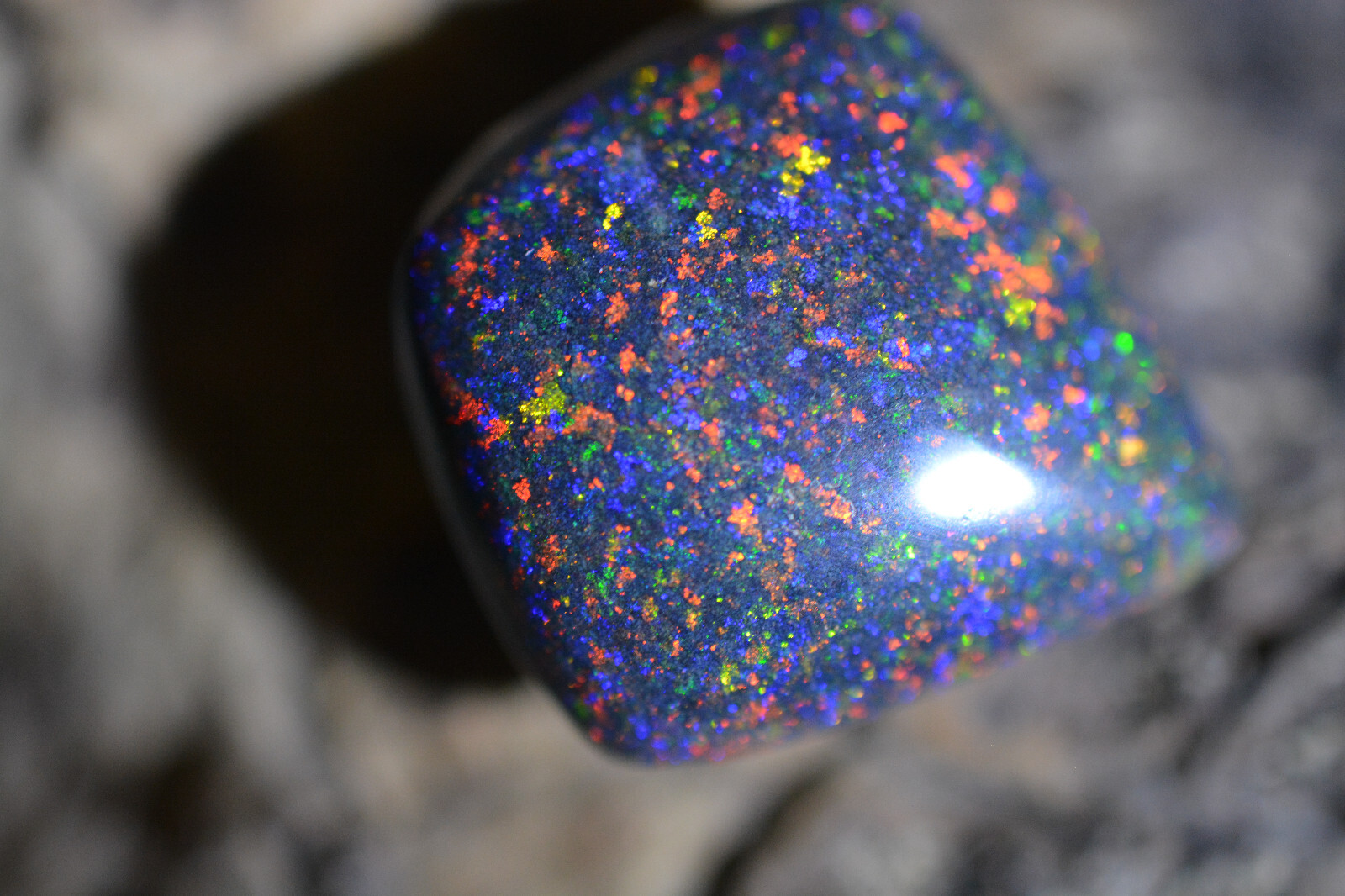 13ct 22x20x6 A-Grade Briliant Multicolor Mooka Boulder Hard Matrix Opal Australi