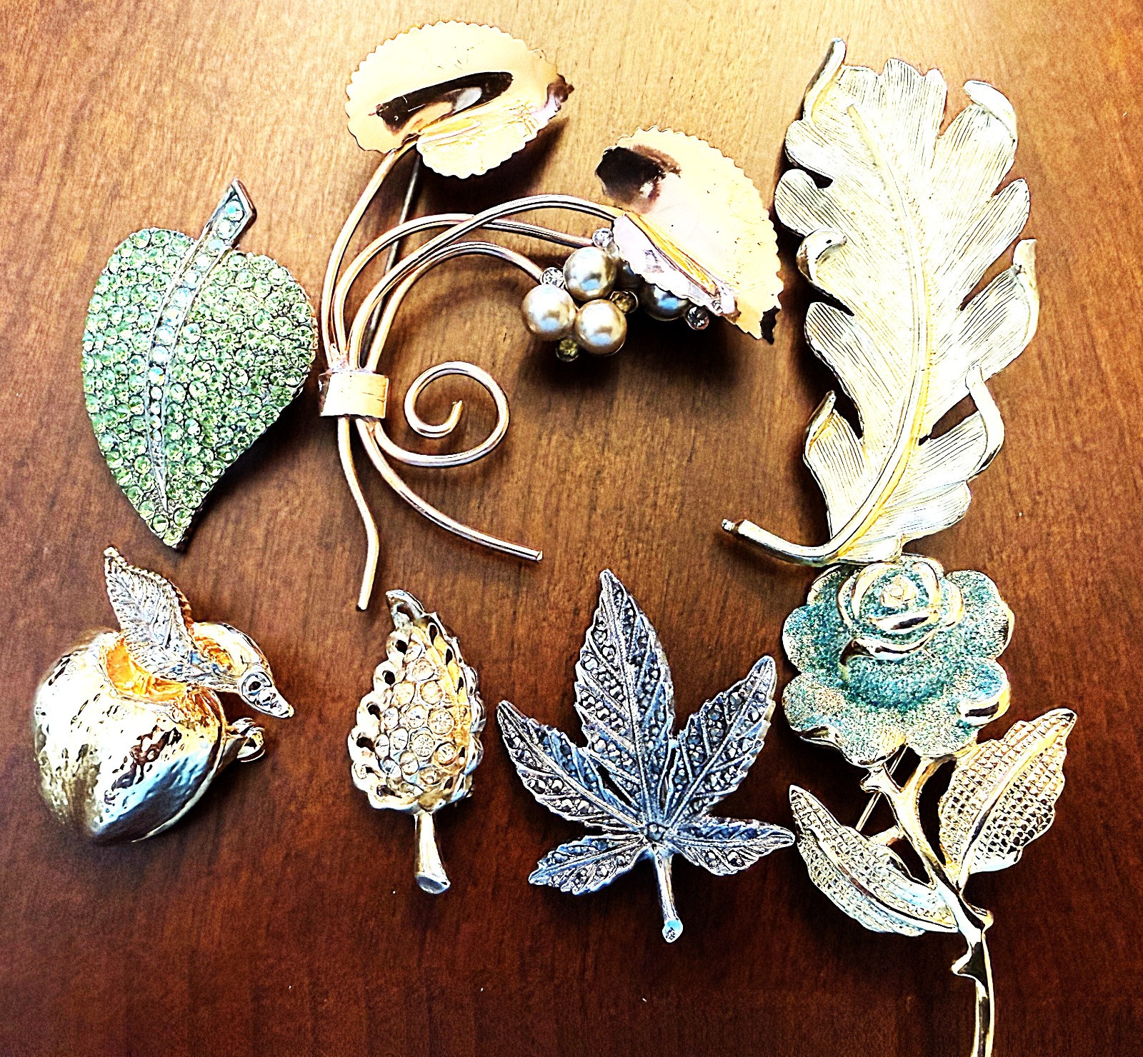 Vintage lot 7 pieces rhinestone faux pearl gold & silver tone Brooch Pins