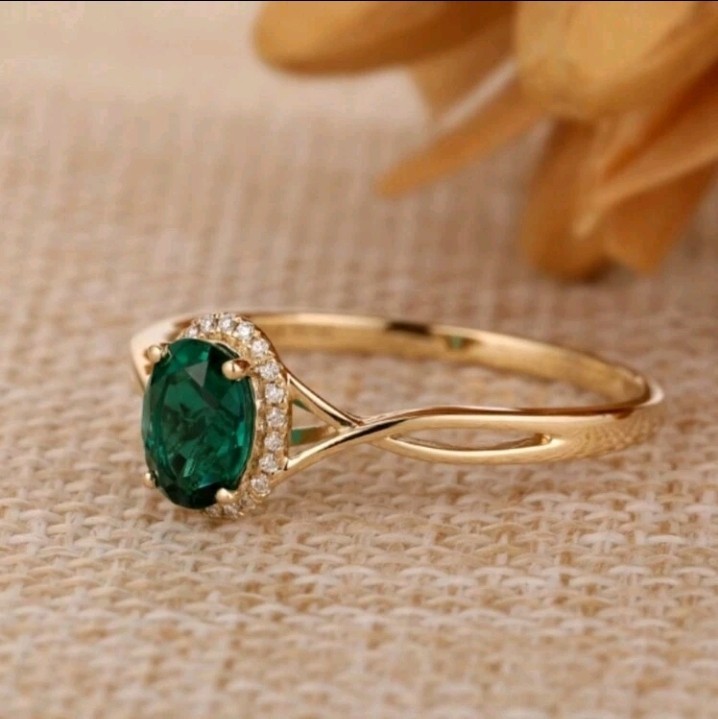 Gold-Plated Zinc Ring Green Oval CZ With White/Colorless Inlay Size 6