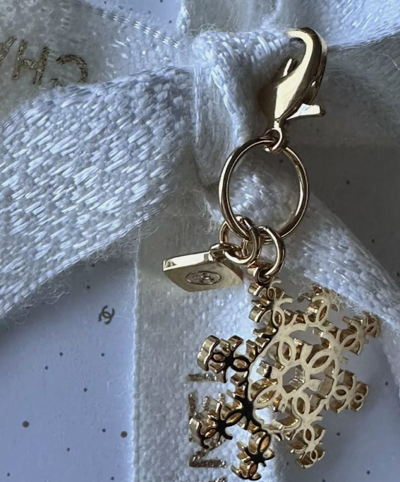💠CHANEL CC Charm Snowflake Charm Holiday ’24 Gold-tone Limited-Ed New FREE SHIP