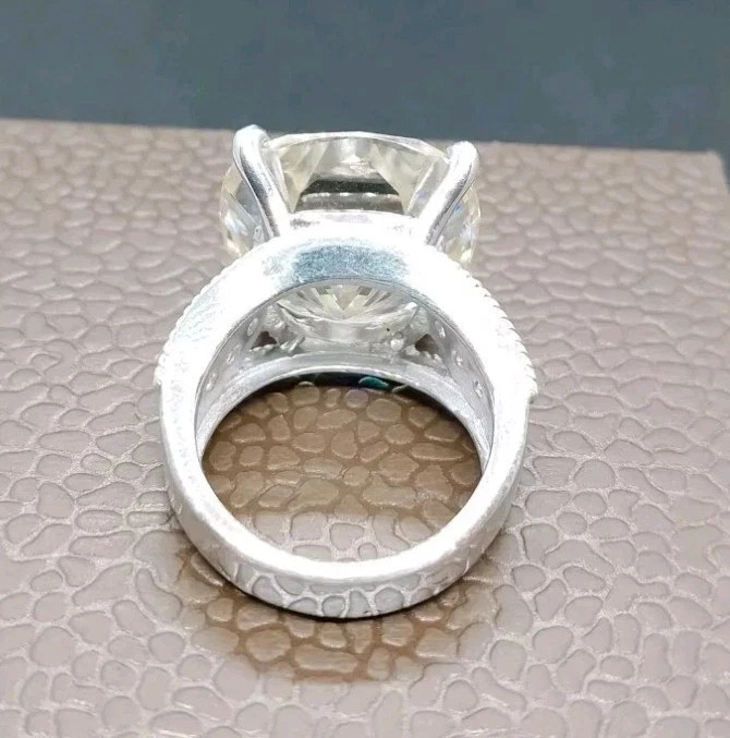 Rare 20Ct Certified Treated Stunning Off White Diamond Solitaire Ring 925 Silver