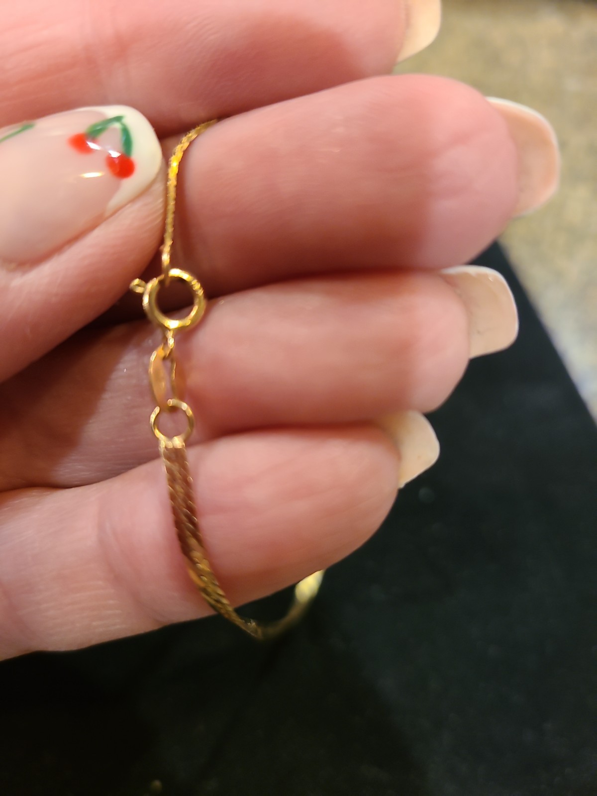 Necklace herringbone flat chain. 3.75 g. 14 kt gold. EG. 17 in