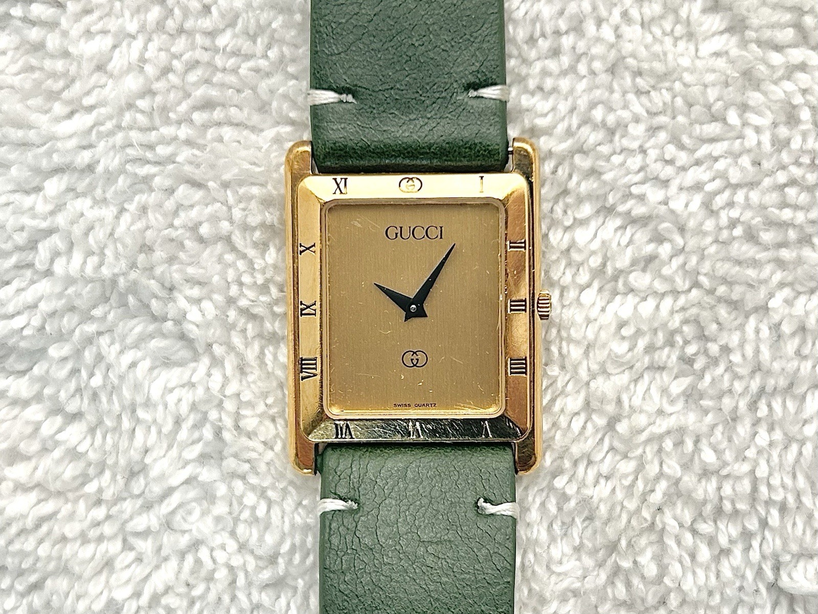 Vintage Gucci 4200L Gold Plated Quartz Batter-Powered Swiss Made Watch