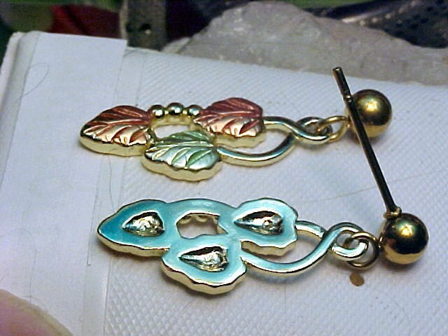🔥 Black Hills Design Earrings 1″ Long with Grape leaves Gold Plated