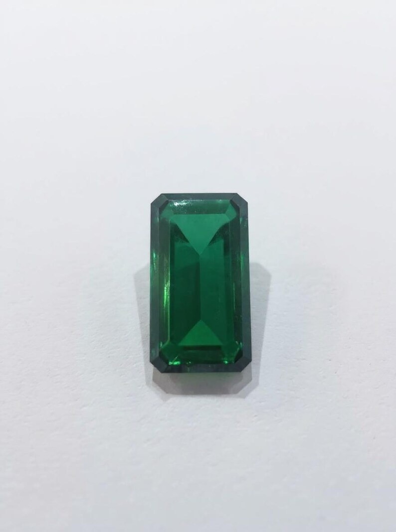 Emerald Green Emerald‑Cut 30–35 ct – Deep Green Loose Gemstone for Ring/Pendant