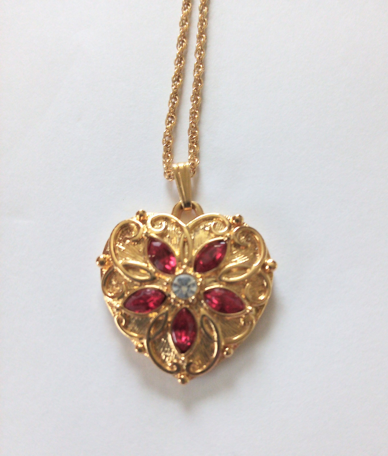 Vintage Avon Red Rinestones, Gold Tone Heart Pendant Necklace 10″