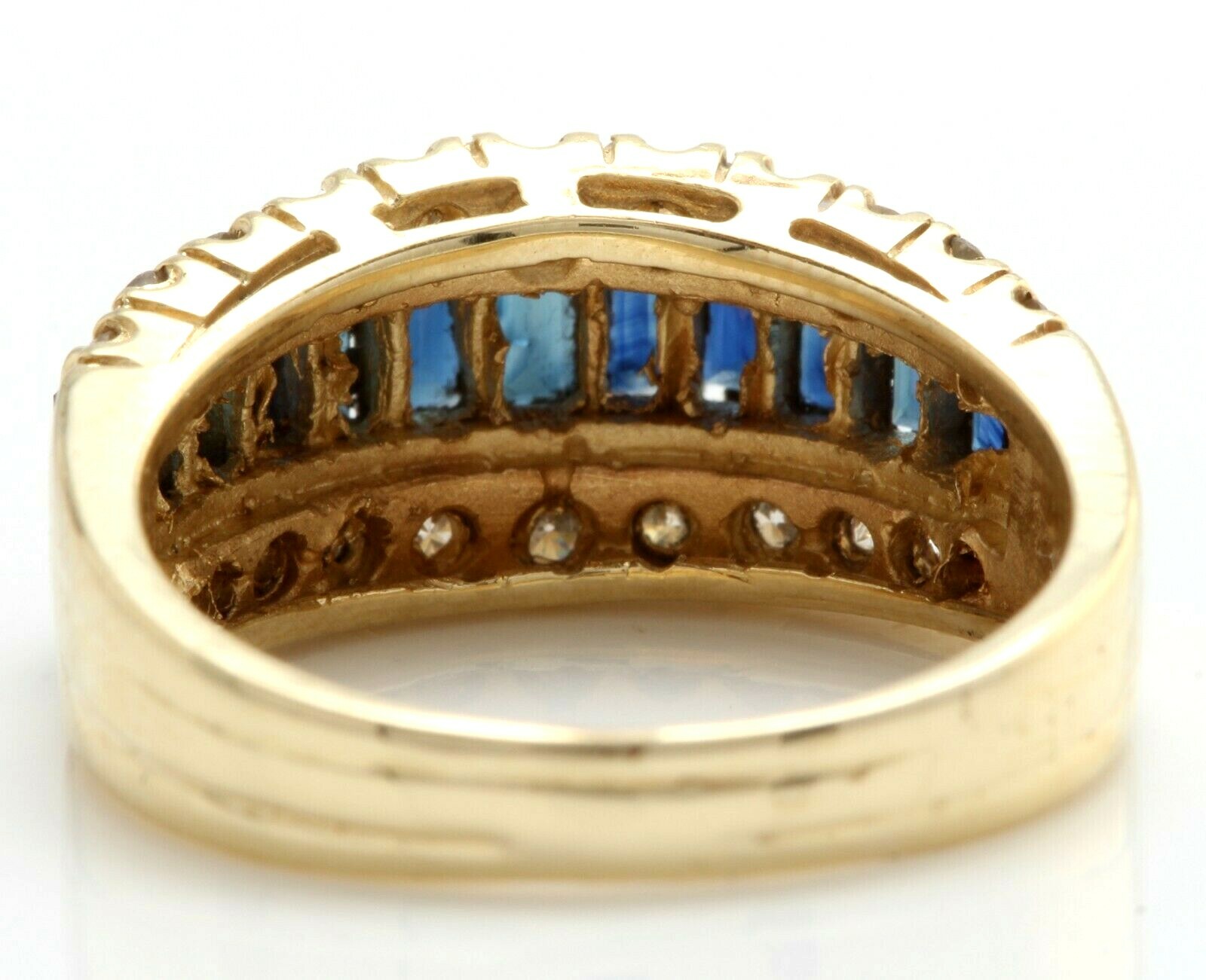 3.54 Carat Natural Sapphire and Diamonds in 14K Solid Yellow Gold Women’s Ring