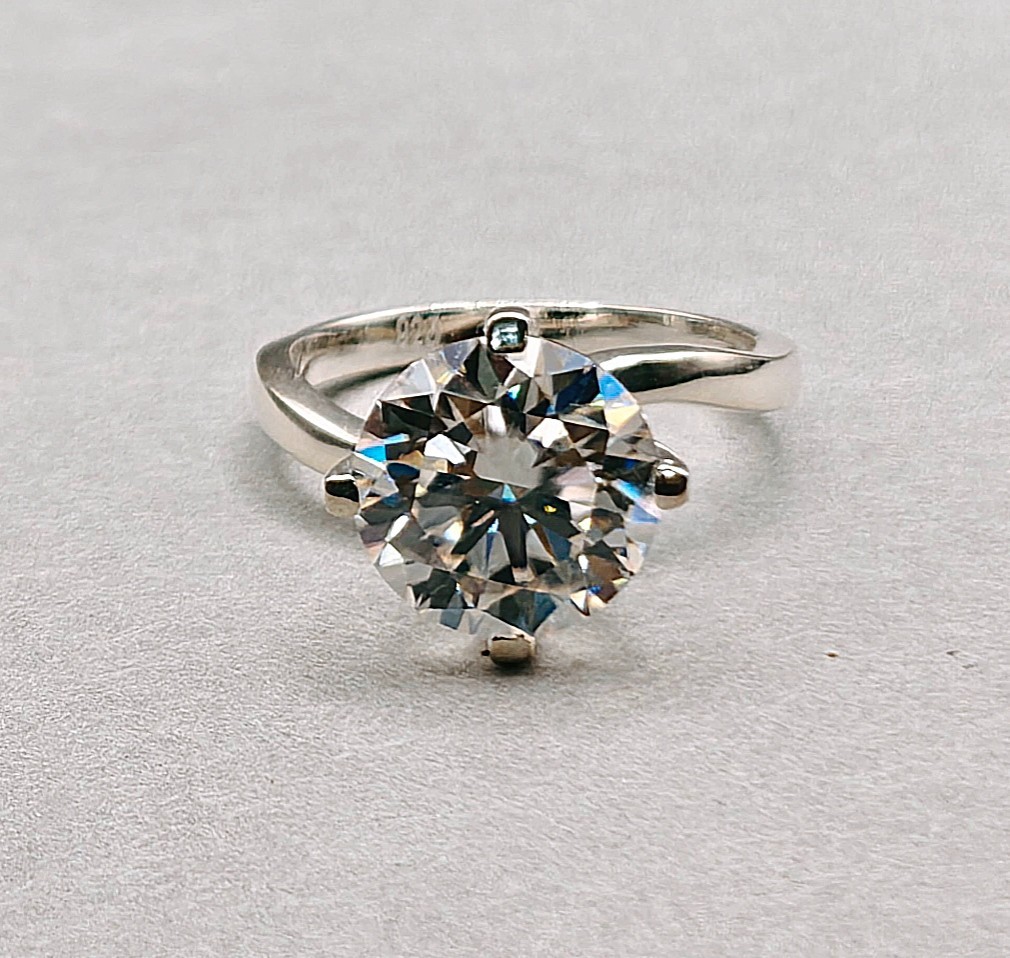 Solitaire 3.75 Ct Round Cut Off White Treated Diamond in Ring 925 Silver
