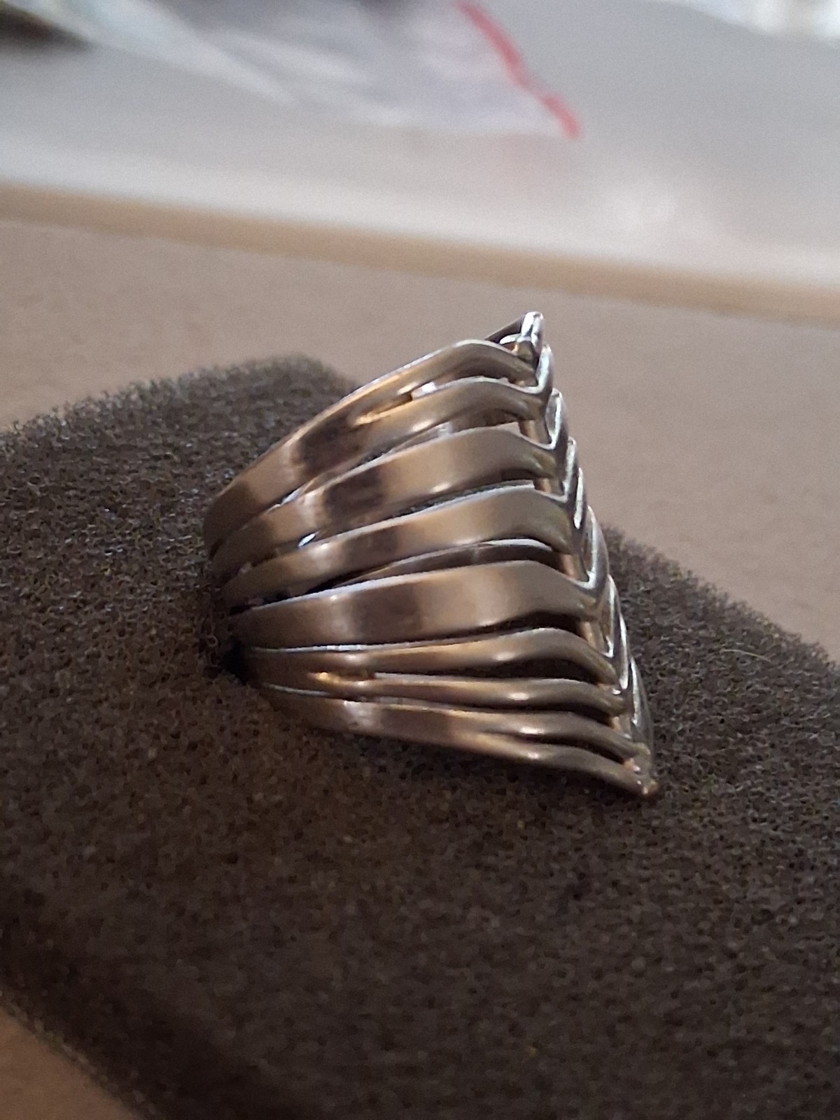 Kendra Scott Liv Ring chevron style Silver tone size 6 Adjustable