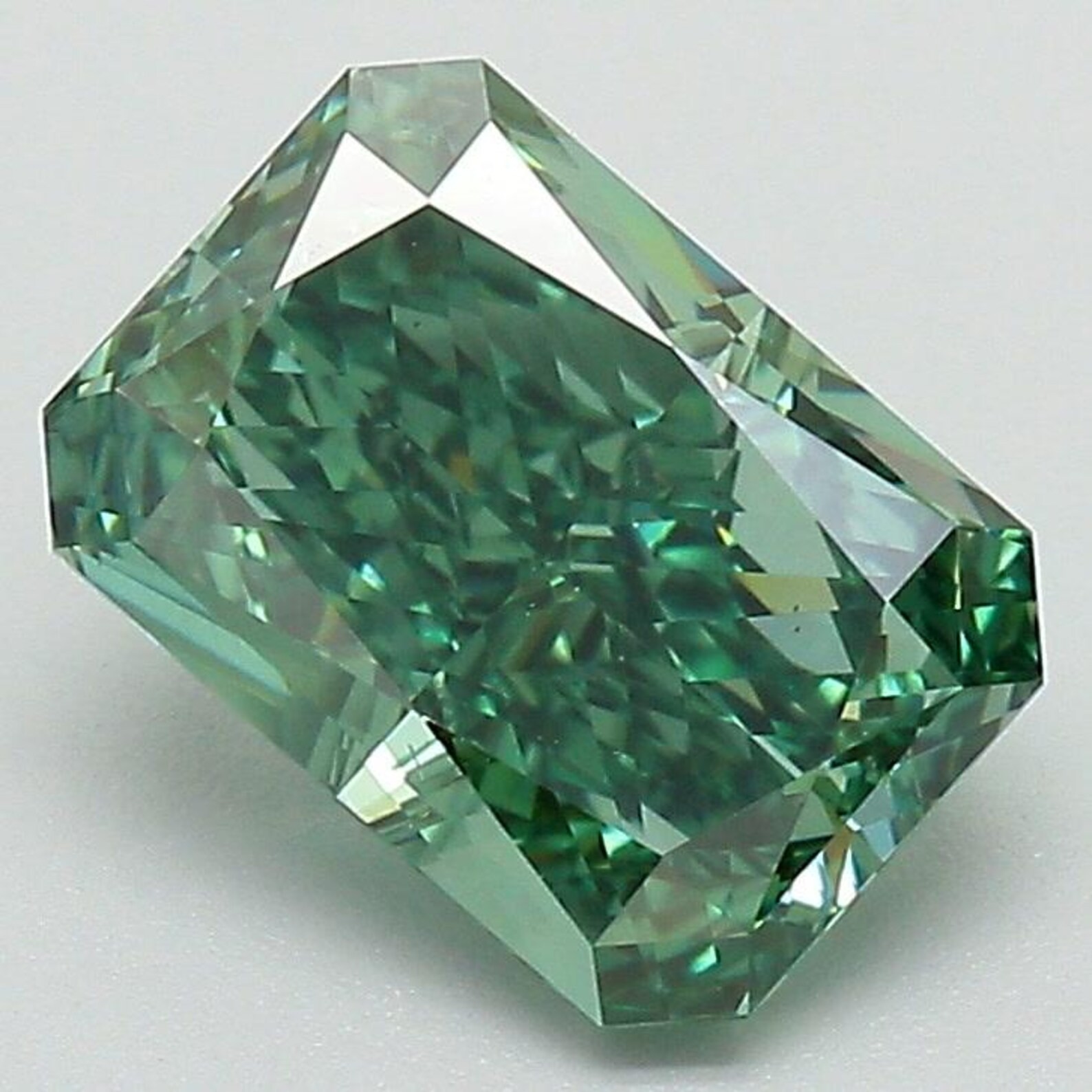 CERTIFIED Natural Green Earth Mined Diamond 3.05 Ct Radiant VVS1/ 9.5 mm