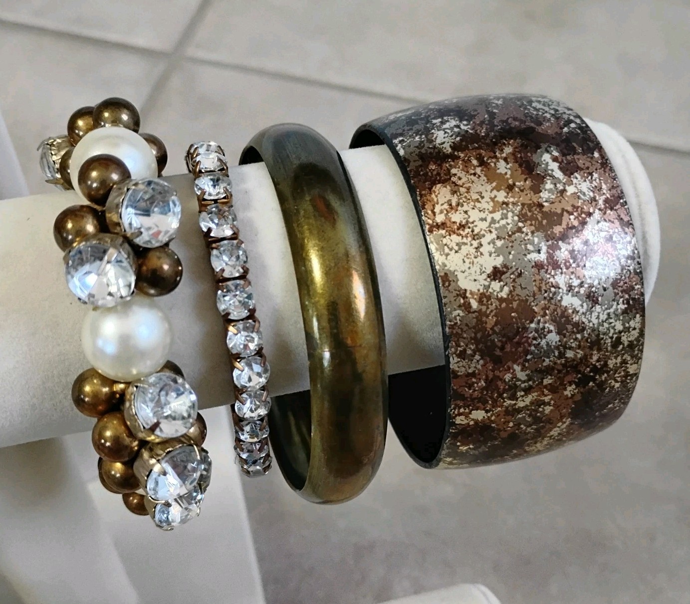 Vintage Brass Tone Bangle Bracelet Set Stretch Metal Plastic Sz 8 Rhinestone