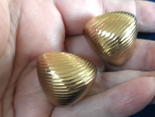BOLD RETRO Gold Tone Triangle shape Approx 1” Clip On Earrings