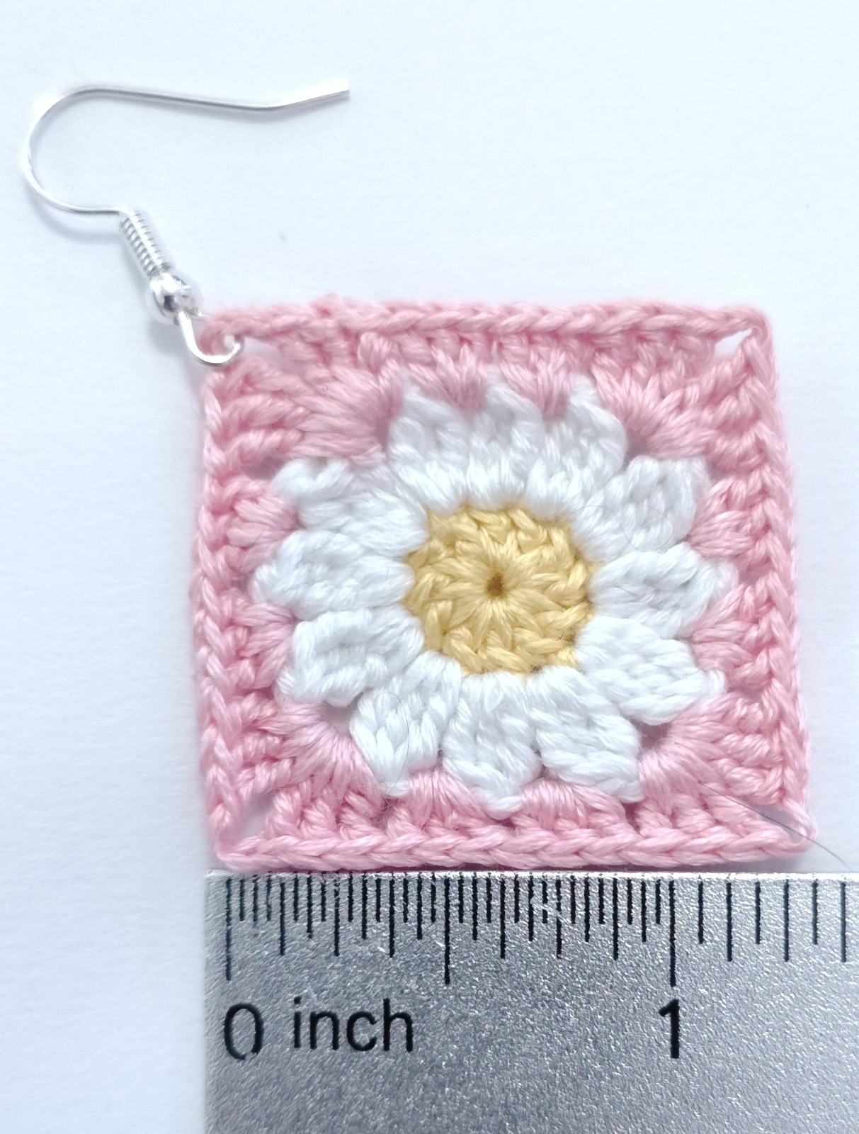 Crochet Daisy Earrings (Light Pink)