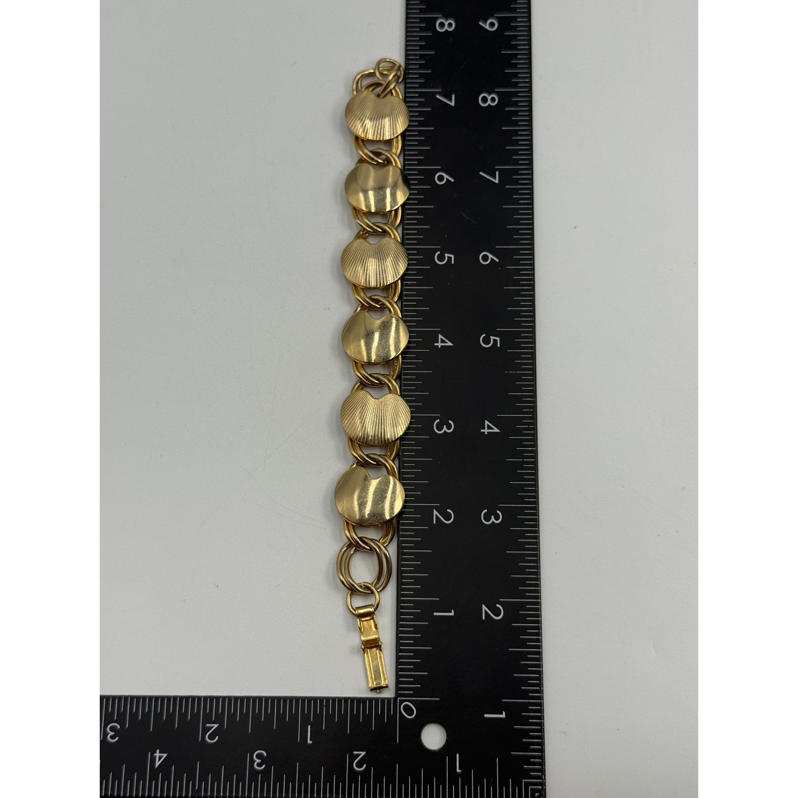 Vintage Gold Tone Ribbed Heart Disc Chunky Link Bracelet Fold Over Clasp 7.5″