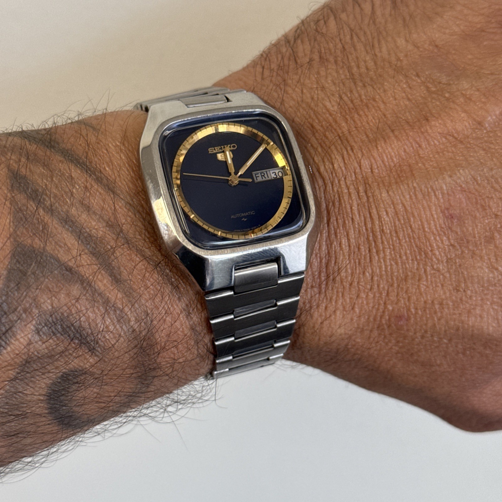 Vintage Seiko 5 7009-5820 Automatic Blue Dial TV Square Day Date Men’s Watch