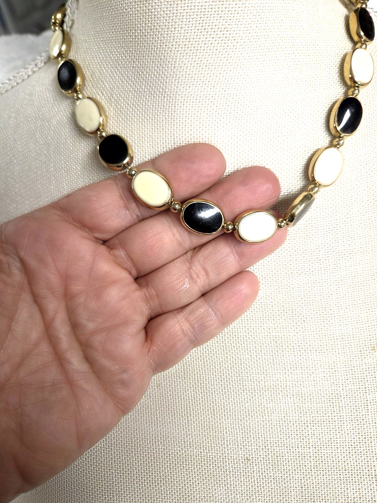 Vtg gold tone chain strung black cream 2 sided Necklace