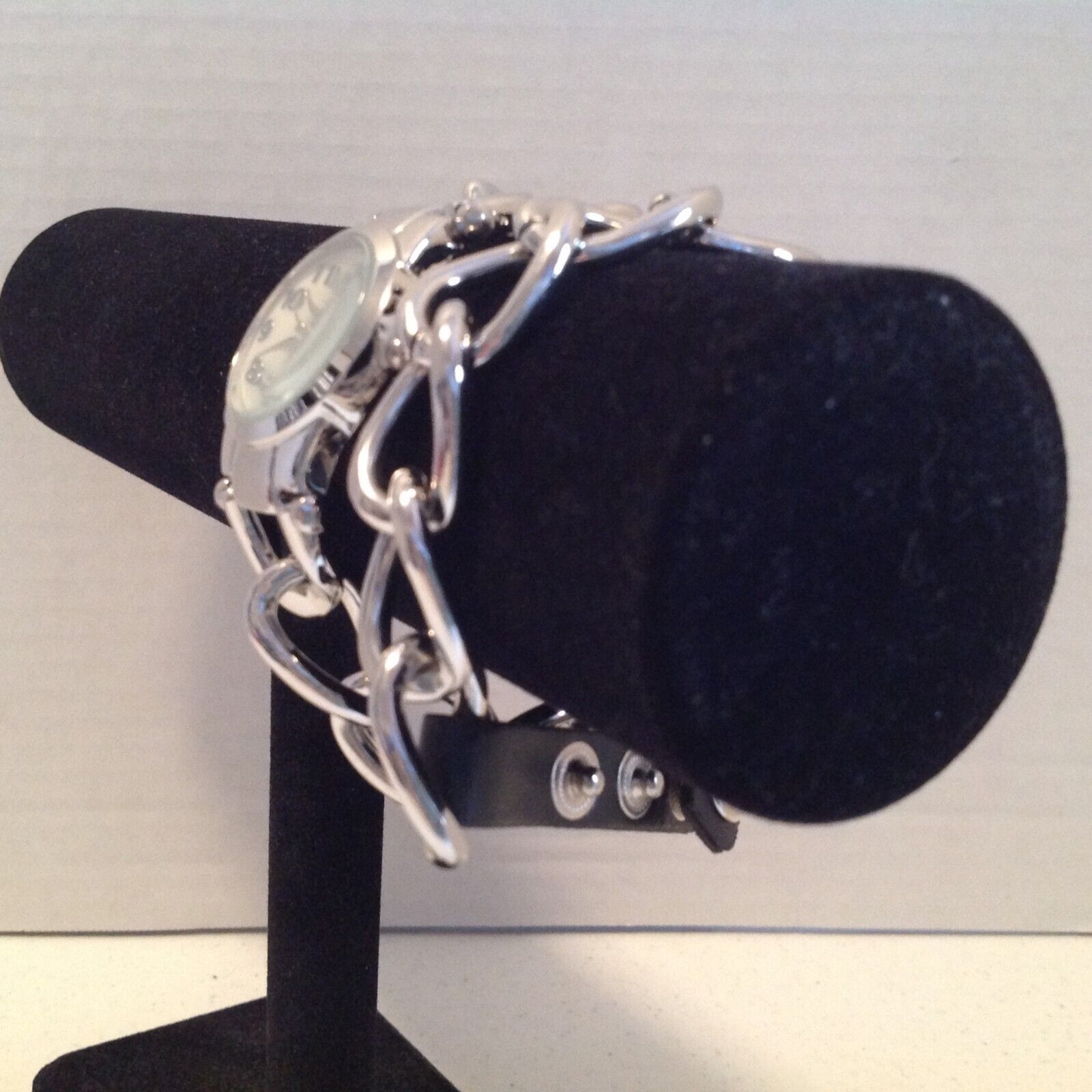 Geneva Women’s Watch Wrap Around Silver Tone Chain Long Snap Band Needs Battery