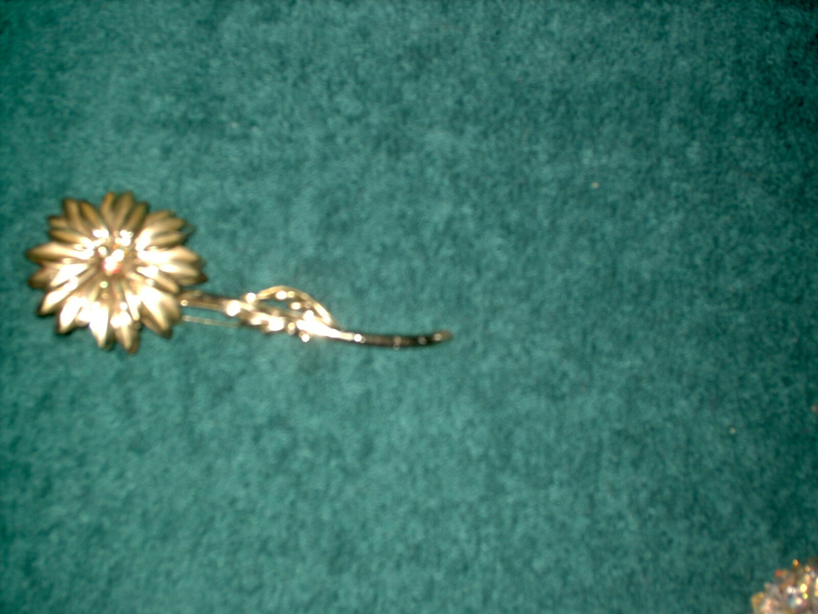 VINTAGE FLOWER PIN – 1 3/4 INCH WIDE BY 4 1/4 INCH LONG