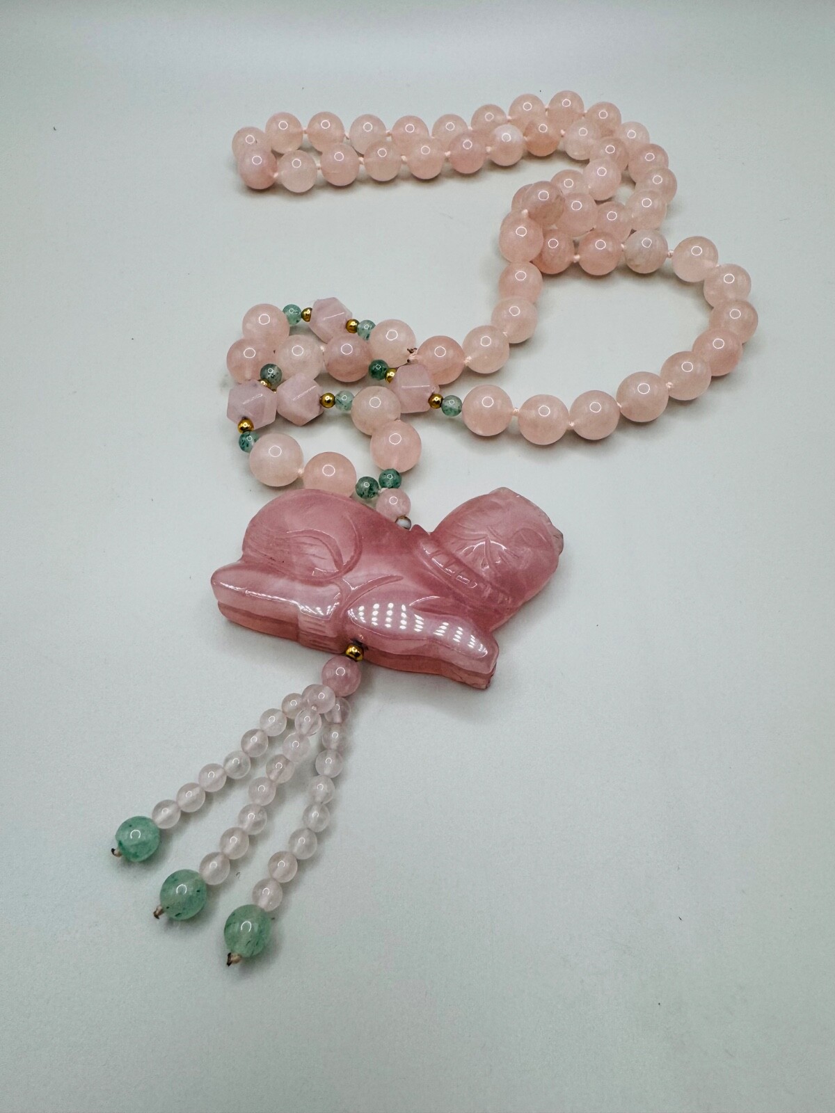 VINTAGE BEADED CHINESE JADE ROSE QUARTZ CARVED CAT NECKLACE 28″