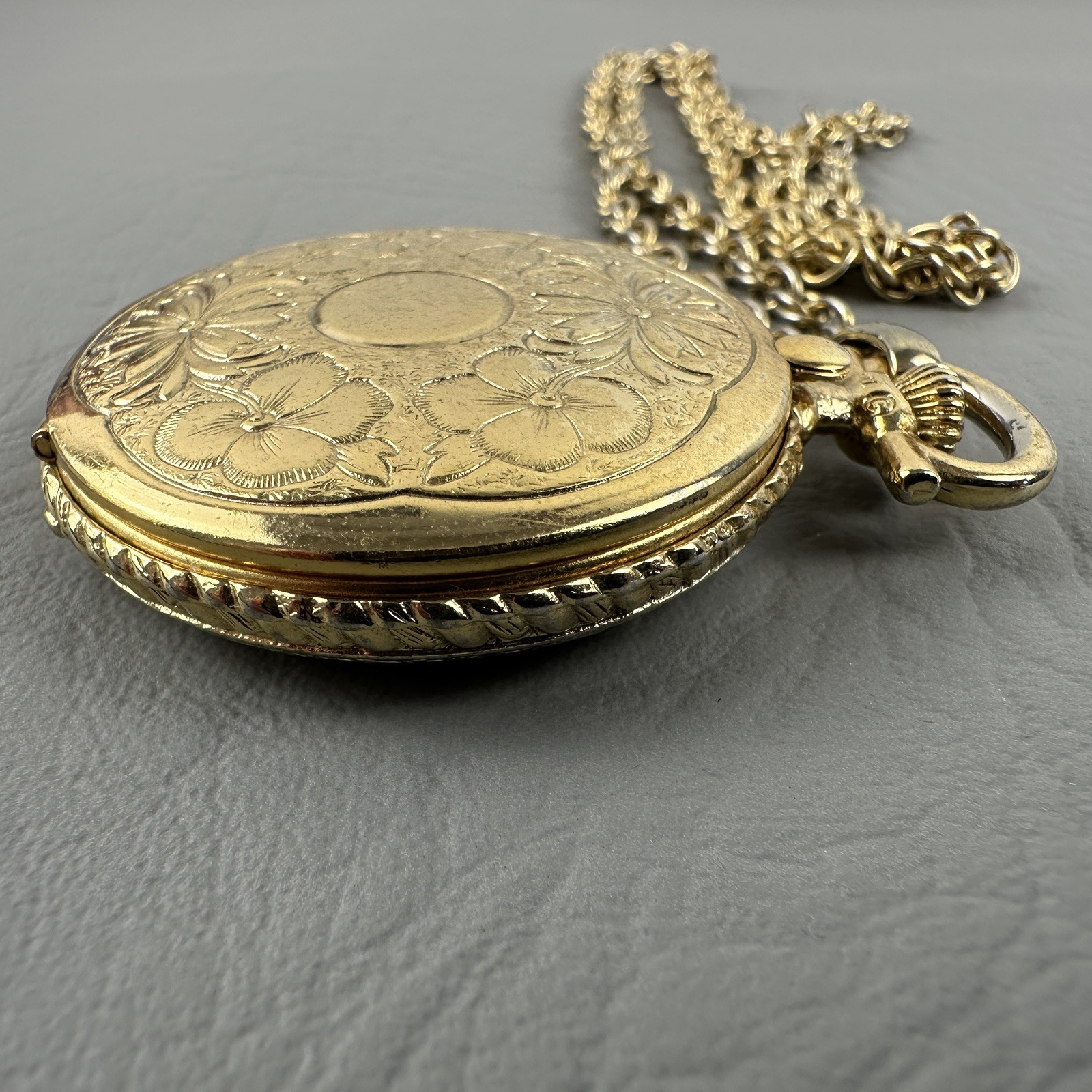 Vintage Locket Pendant Necklace Gold Tone Floral Engraved Round 25 “