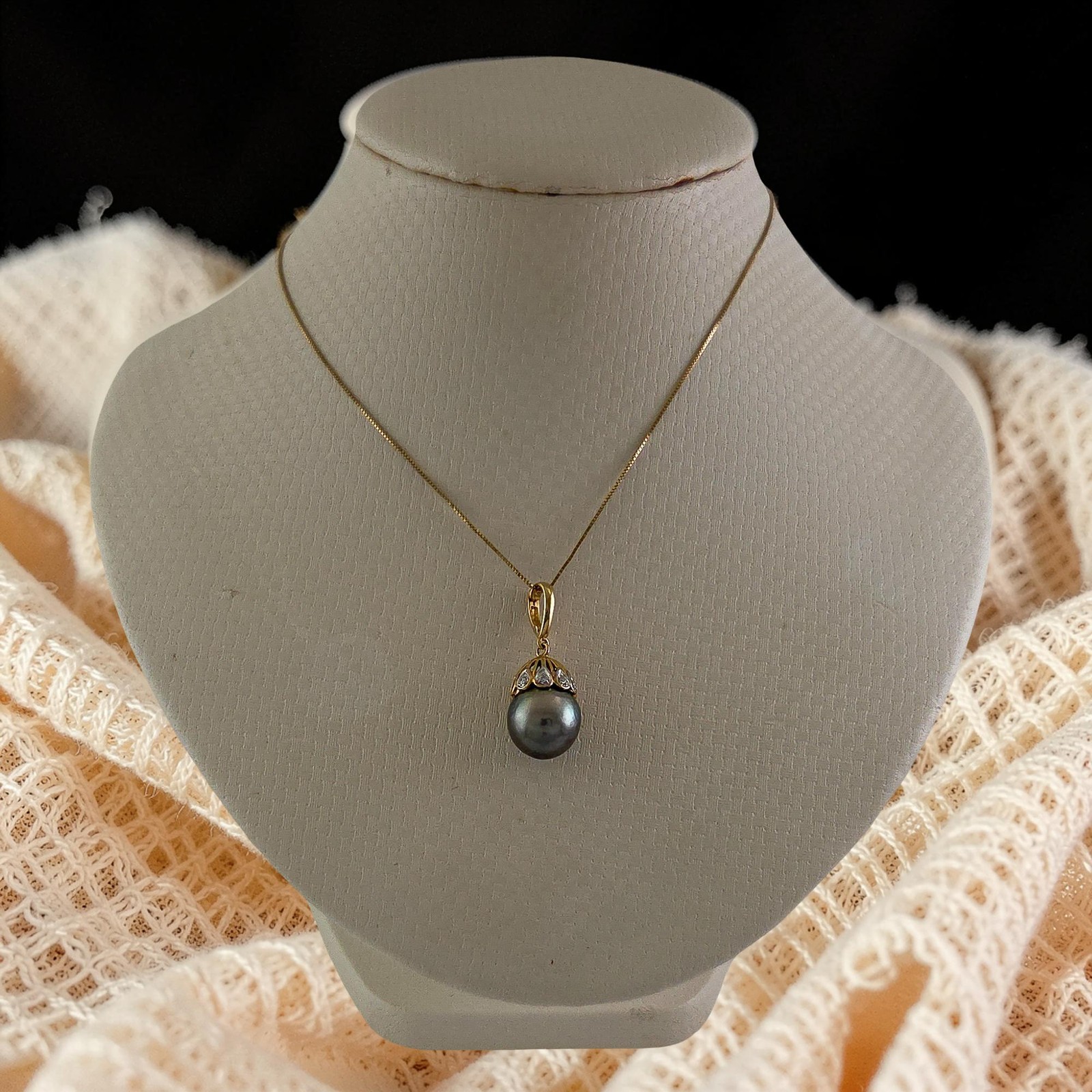 Black Gray Tahitian Pearl & 14k Yellow Gold Flowery-Cap Bale with 6 Diamonds
