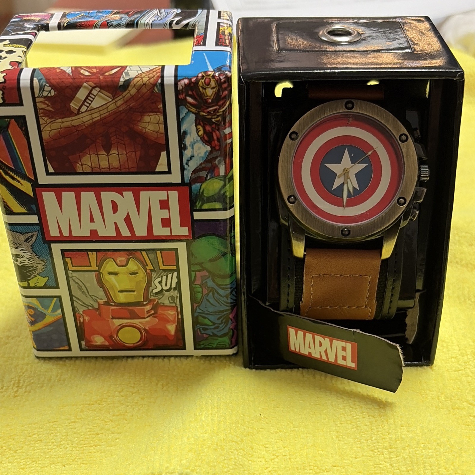 Marvel Captain America Shield Logo Dial Men’s Quartz Analog 45mm Leather w/ Box