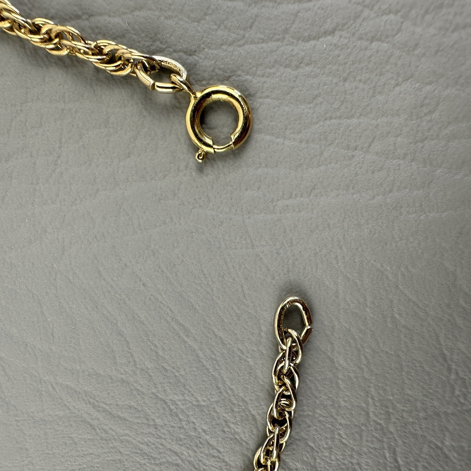 Vintage Locket Pendant Necklace Gold Tone Floral Engraved Round 25 “