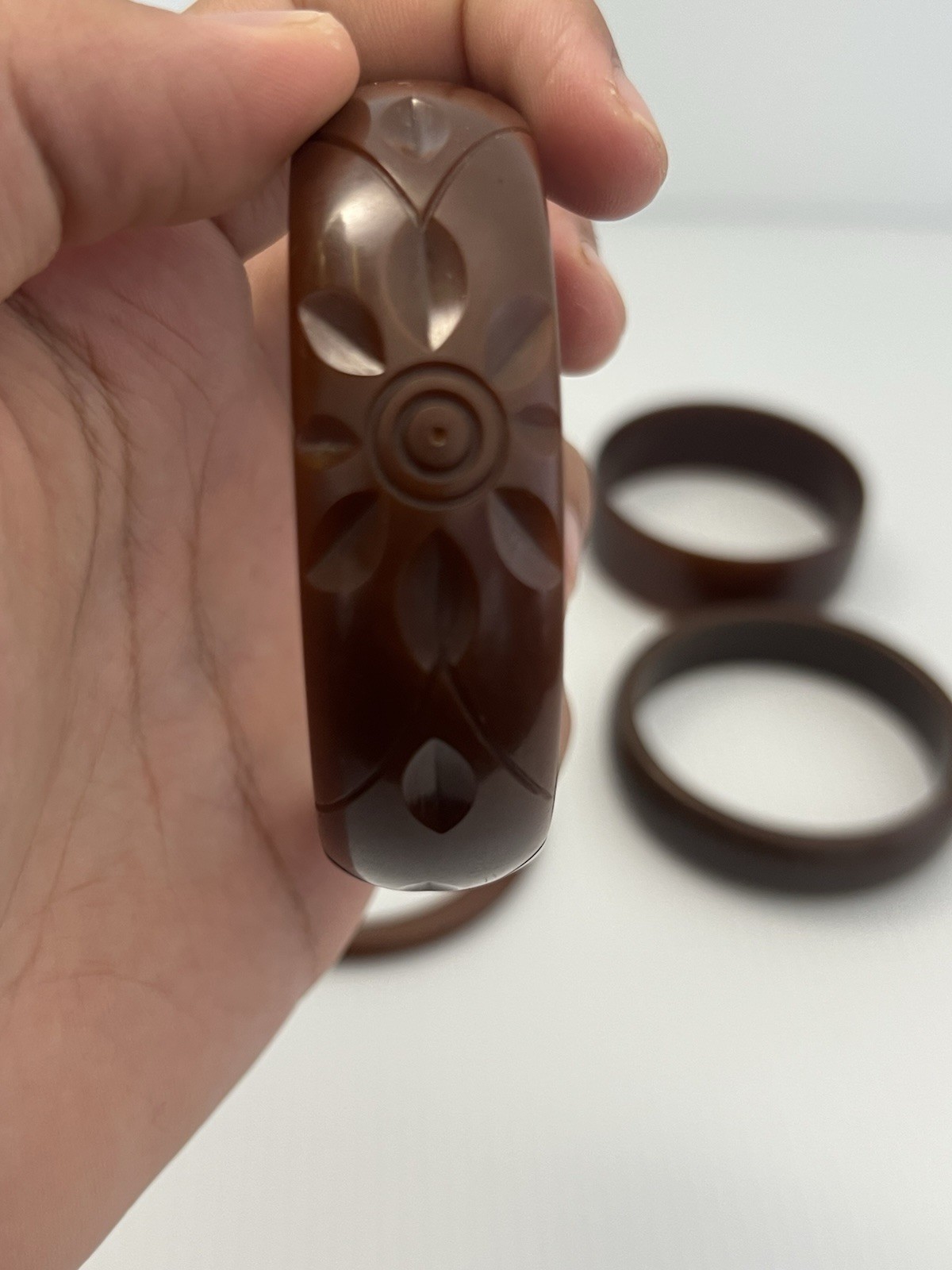 VTG Dark Brown Bakelite Bangle Bracelets – Lot of 4 – Diff Sizes – 1 Carved