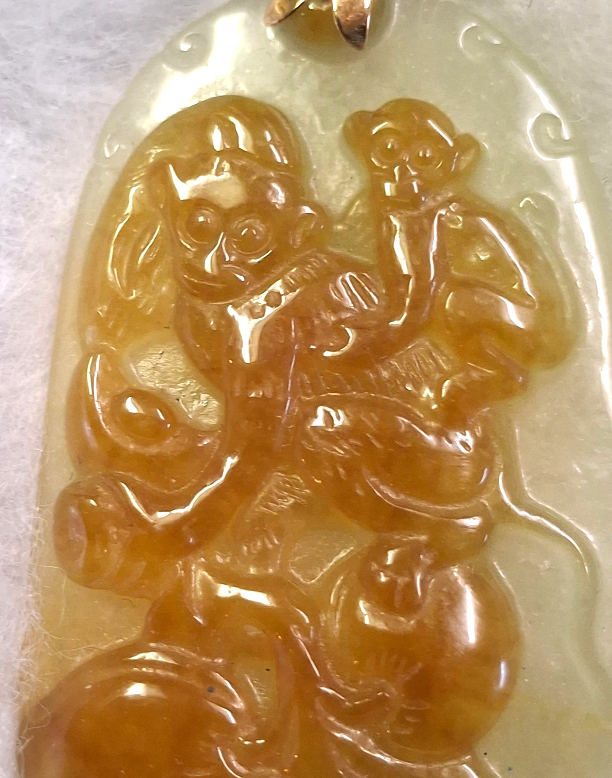 VTG carved Chinese Yellow Jadeite pendent monkeys mother and baby w/ peaches 2″