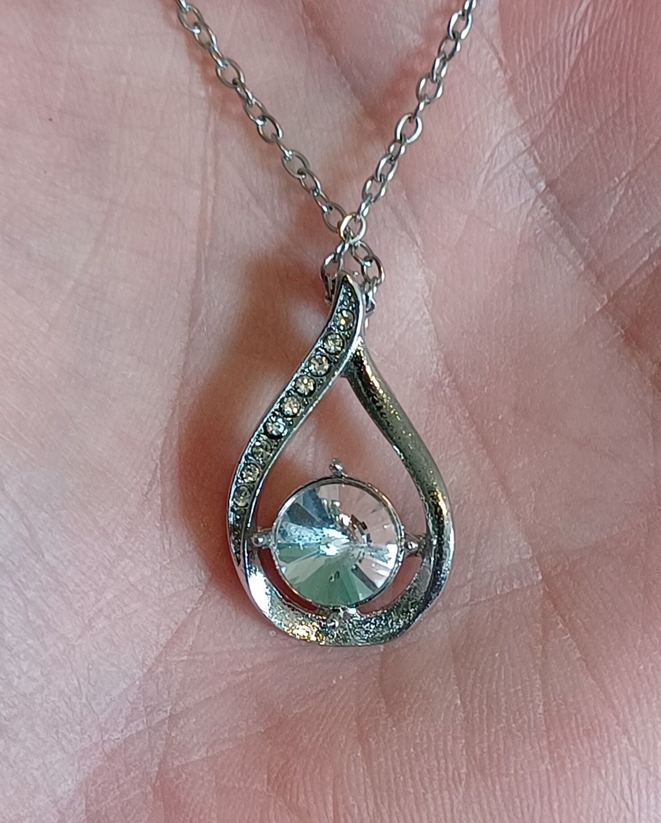 Elegant Teardrop Pendant Necklace. Fashionable Design with Imitation Gem Stone