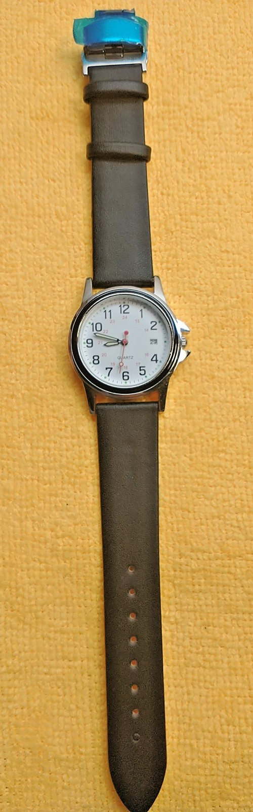 Accutime Easy Read Quartz,B&W dial,Black leather strap,Date,New Battery,Runs