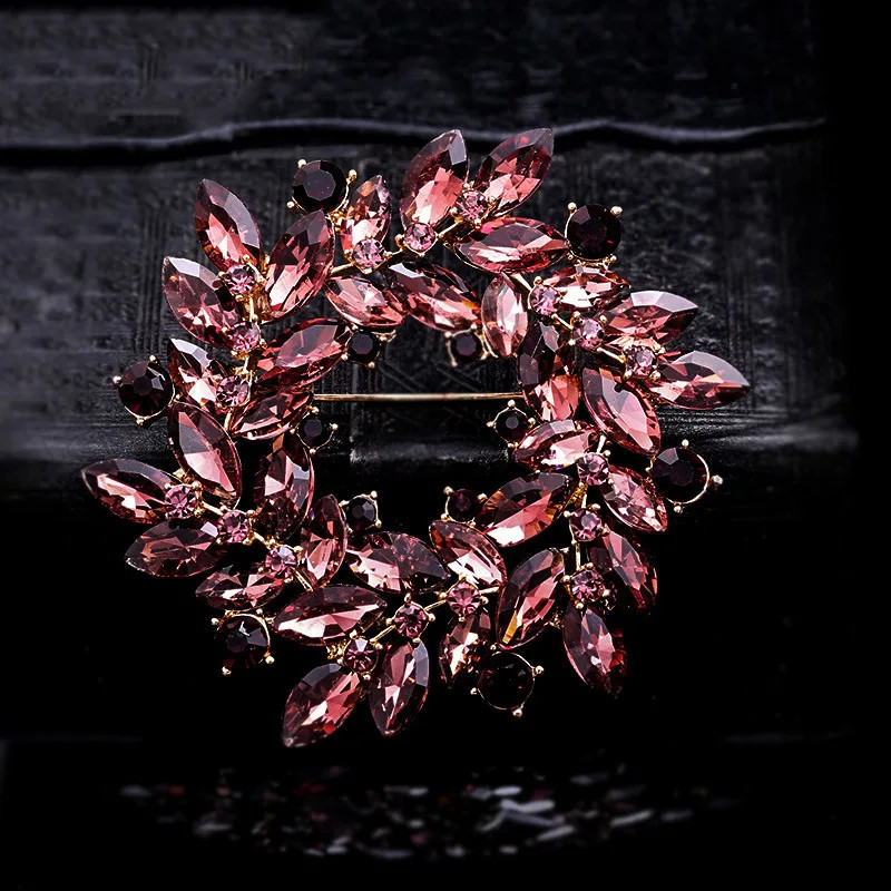 Rhinestone Brooch Wreath Floral Hollow Inlay Lapel Pin Clothing Jewelry